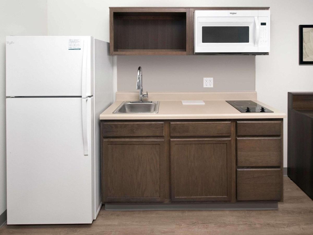 Woodspring Suites Toledo Maumee Bagian luar foto