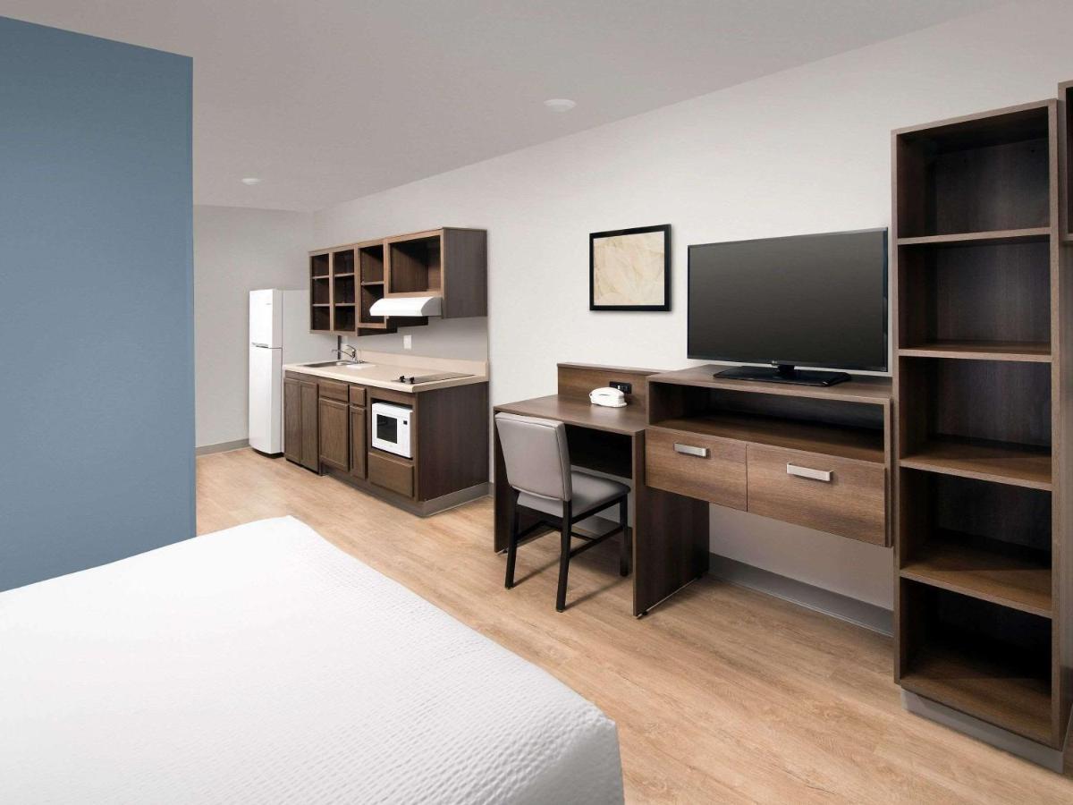 Woodspring Suites Toledo Maumee Bagian luar foto